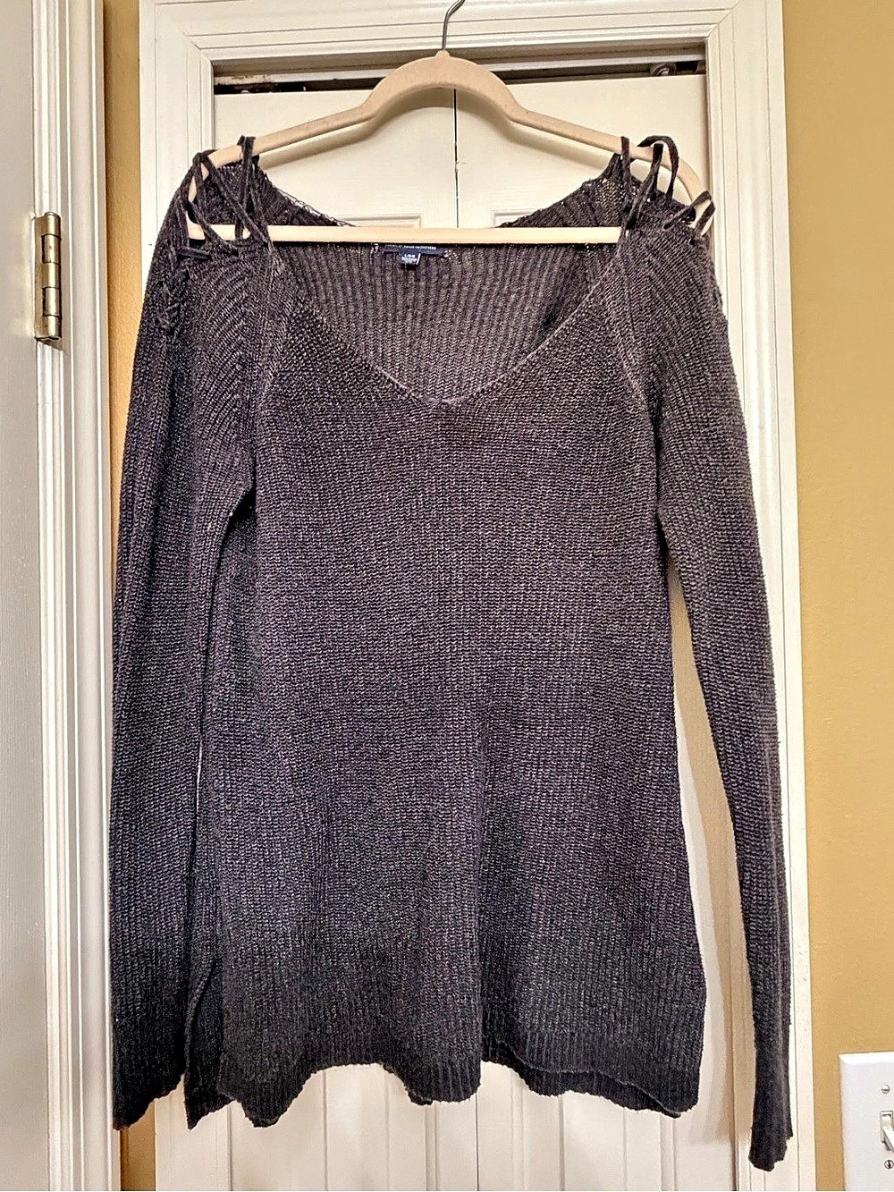 American Eagle Outfitters Women's Cute Soft CABLE Knit Sweater in Black size L